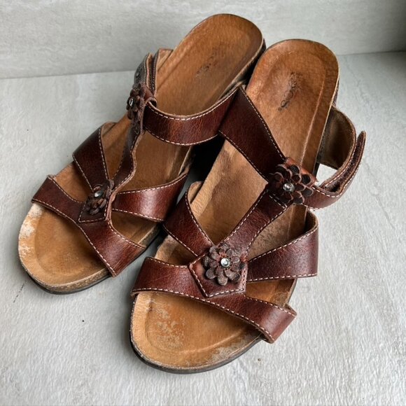Taos Brown Leather T-Strap strappy Wedge Sandals Size 6 Jeweled - Picture 1 of 11